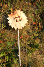 Swastika Blume, Swastika, Blume, Blume aus Holz, Zirbe, Zirbenholz,