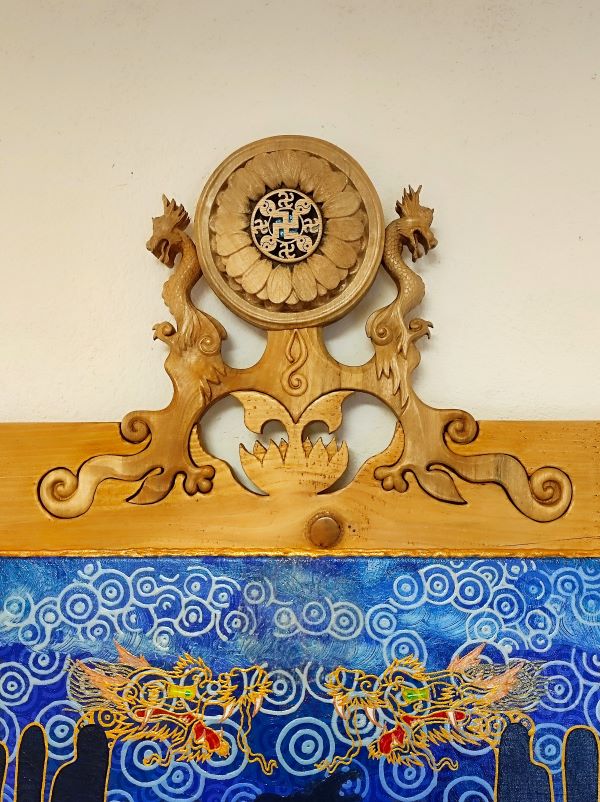 Falun Gong, Das Falun, Lotusblume, Drachen, Himmelsdrachen, Drachen geschnitzt, Ornament mit Drachen,